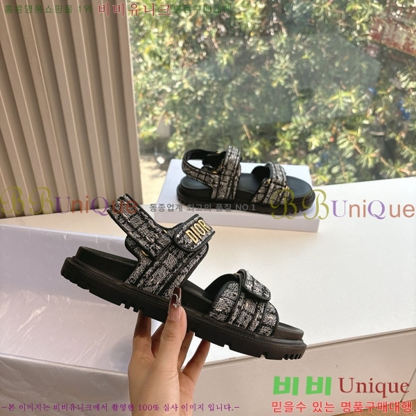     D2466049-3