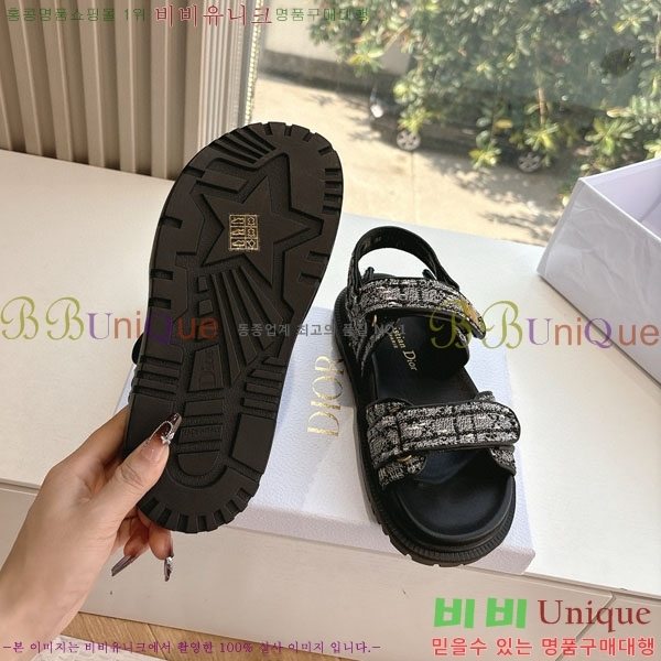     D2466049-3