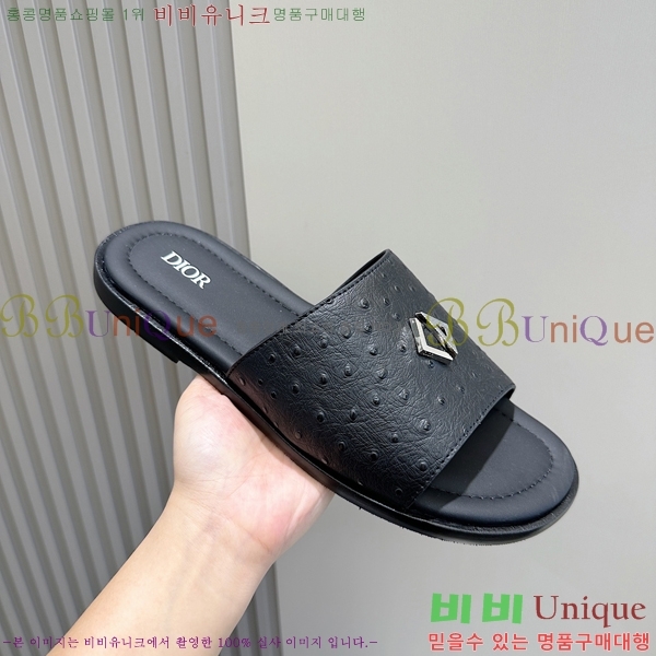  / D945671-4