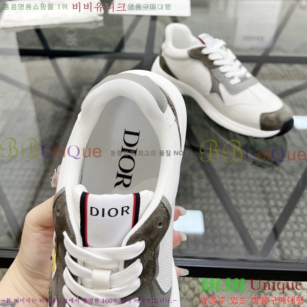   Ŀ DR974910-4