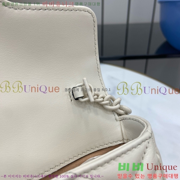 # GG Ʈ Ʈ  699757-102