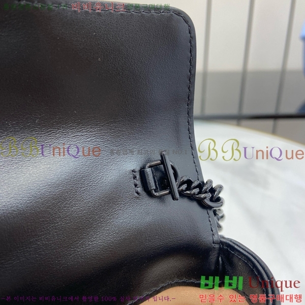 # GG Ʈ Ʈ  699757-104