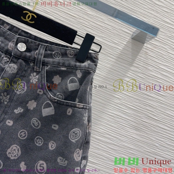 *   21CA25621-4