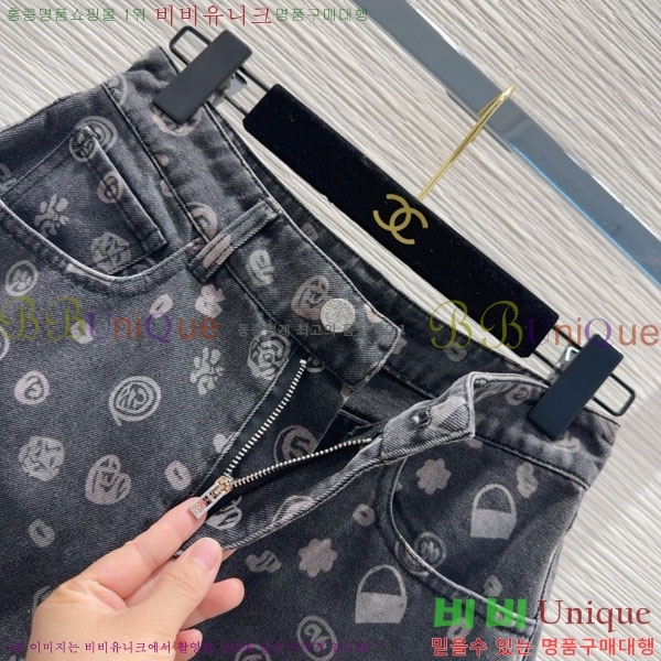  *   21CA25621-4