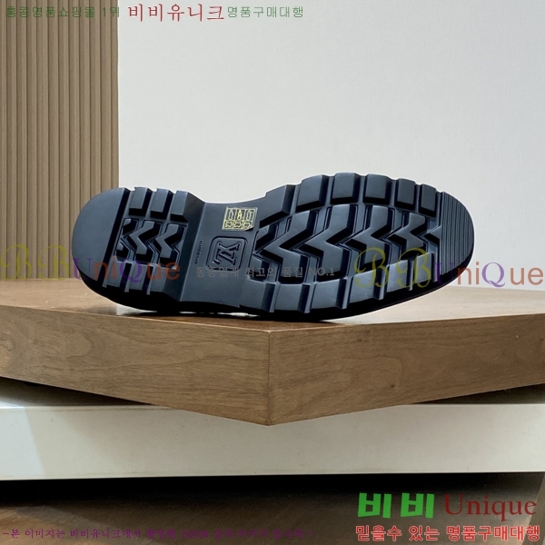  ̺  L7161624-4