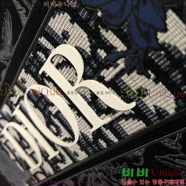    Ƽ D97710