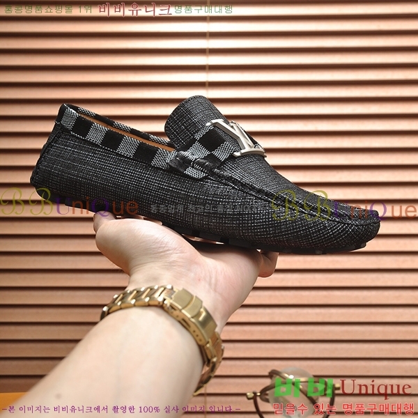  ̺  L7161628-32