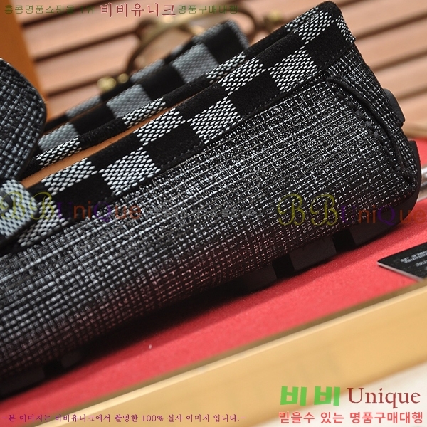  ̺  L7161628-32