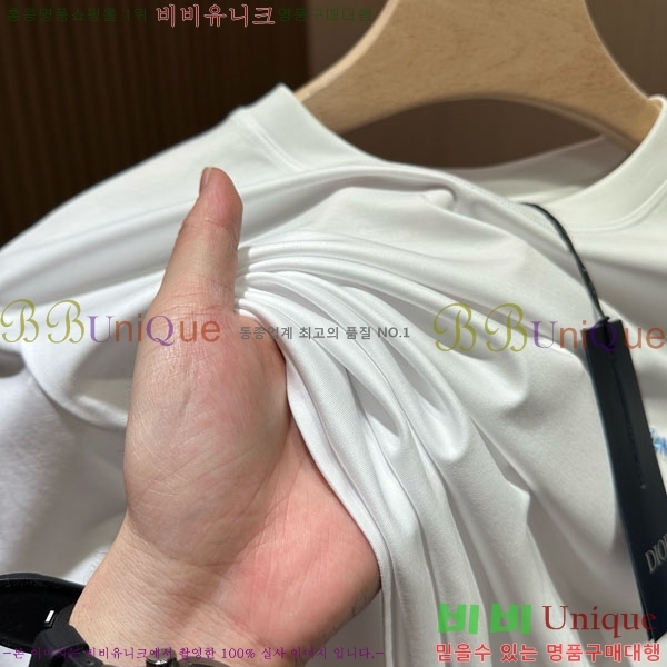    Ƽ D864725-1