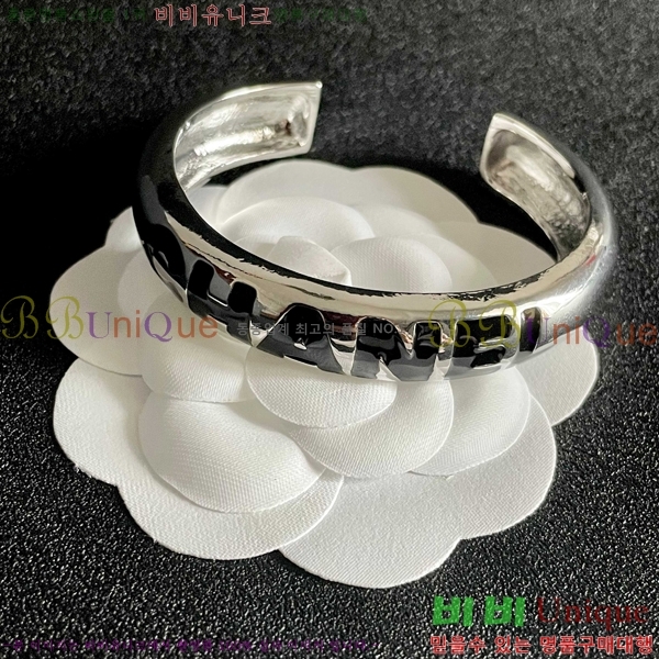 *  CH667709-4