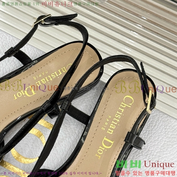    ÷ 33D7649024-4 