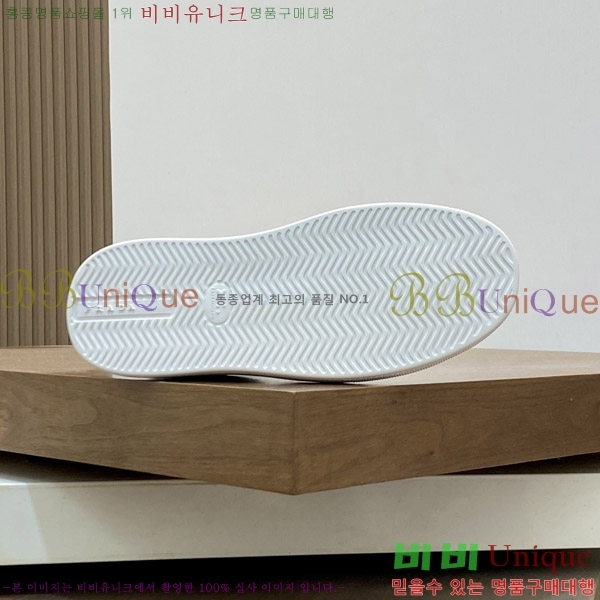   Ŀ LA669098-4