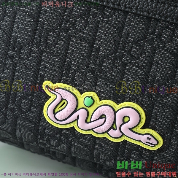 # ̴ 2.0 KAWS   1ESBA199-302