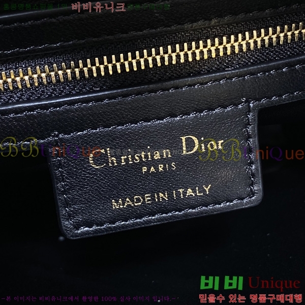 # Caro ̵ Ƽĳ ü  M00550-1