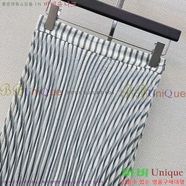 ���� ���ڷ� ��ġ�ڸ� ��ĿƮ BC33463-8