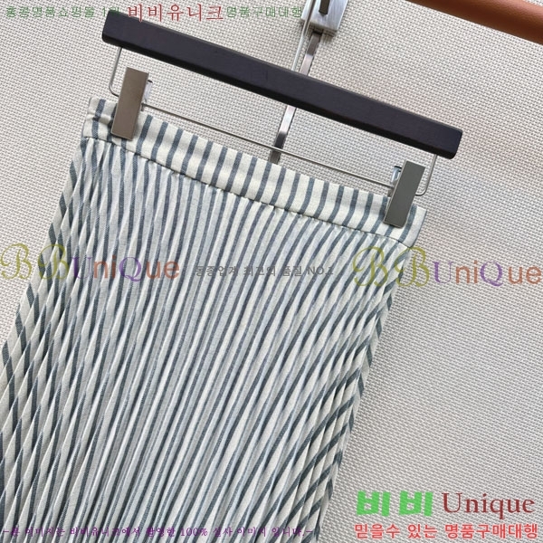 ���� ���ڷ� ��ġ�ڸ� ��ĿƮ BC33463-8