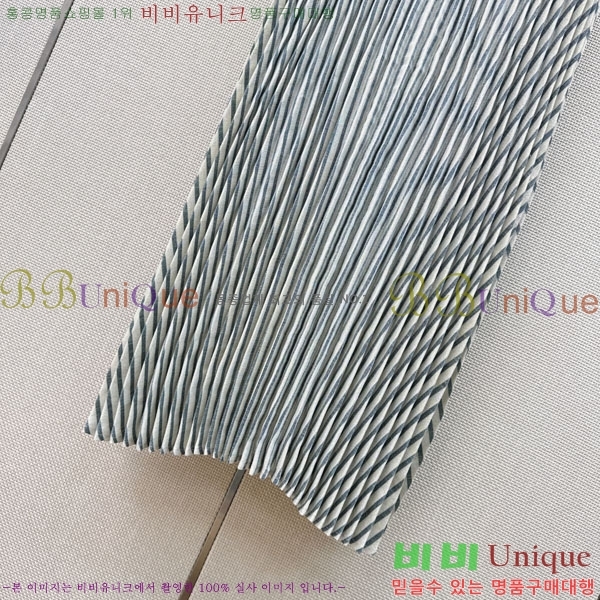 ���� ���ڷ� ��ġ�ڸ� ��ĿƮ BC33463-8