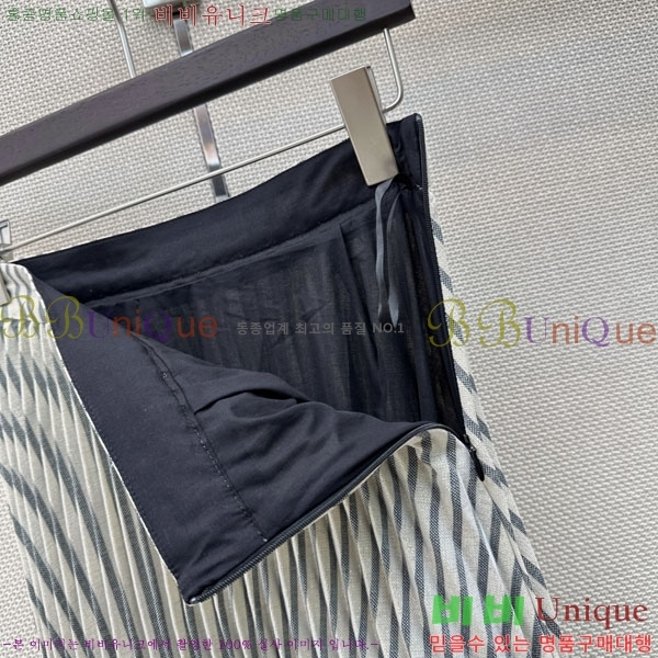 ���� ���ڷ� ��ġ�ڸ� ��ĿƮ BC33463-8