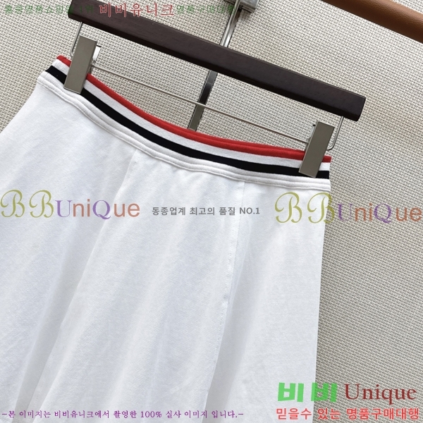 ���� ���ڷ� ��ġ�ڸ� ��ĿƮ BC33463-7